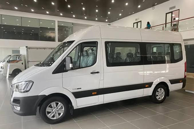 xe du lịch 15 chỗ dốc lết