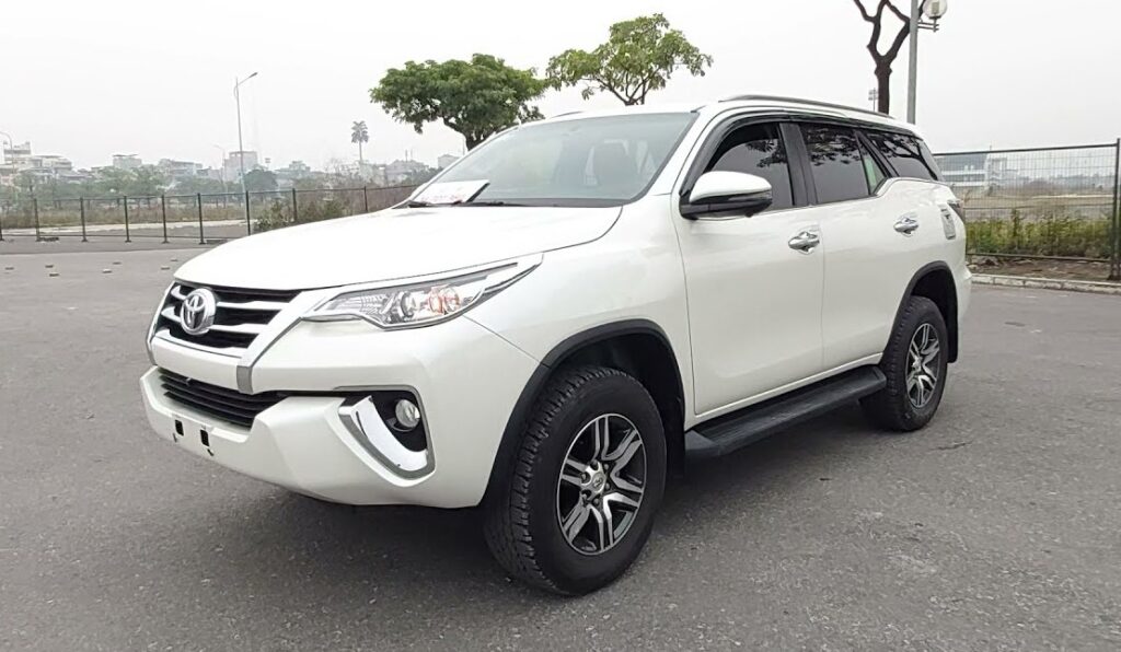 Xe du lịch 7 chỗ